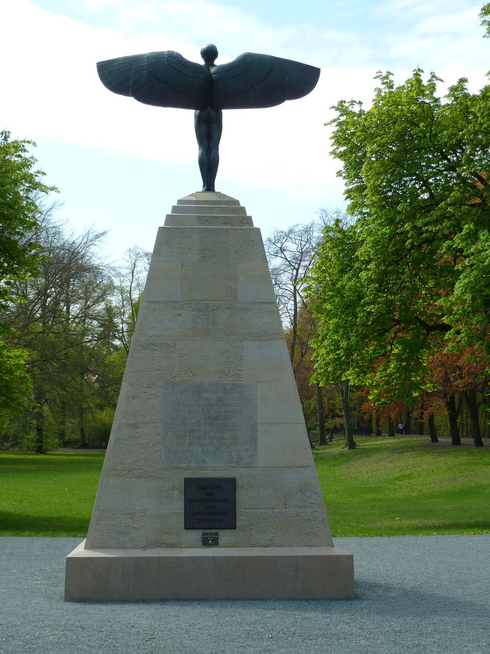 Denkmal für 'Otto Lilienthal' im Bäkepark in 'Berlin-Lichterfelde Ost'