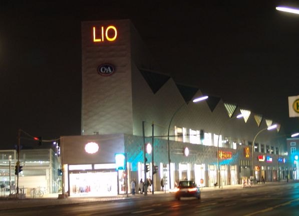 Einkaufszentrum LIO bei Nacht