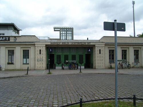 Bahnhofsvorplatz des Bahnhofs  'Berlin-Lichterfelde Ost' am Jungfernstieg, 2006