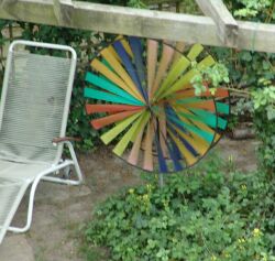 Windrad als Windspiel im Garten
